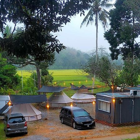 Tanah Merah Glamping Village クアラ・カンサー エクステリア 写真