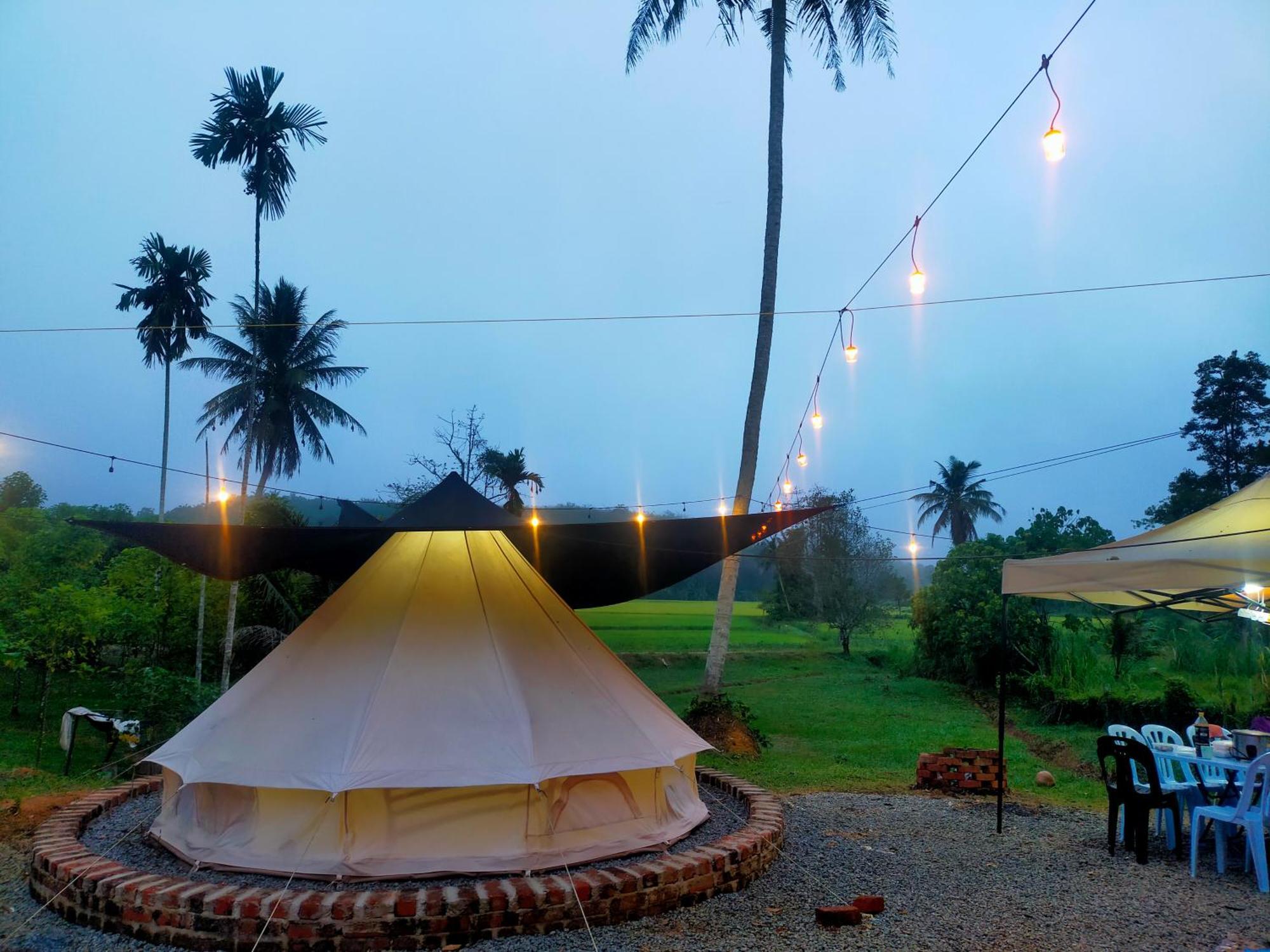 Tanah Merah Glamping Village クアラ・カンサー エクステリア 写真